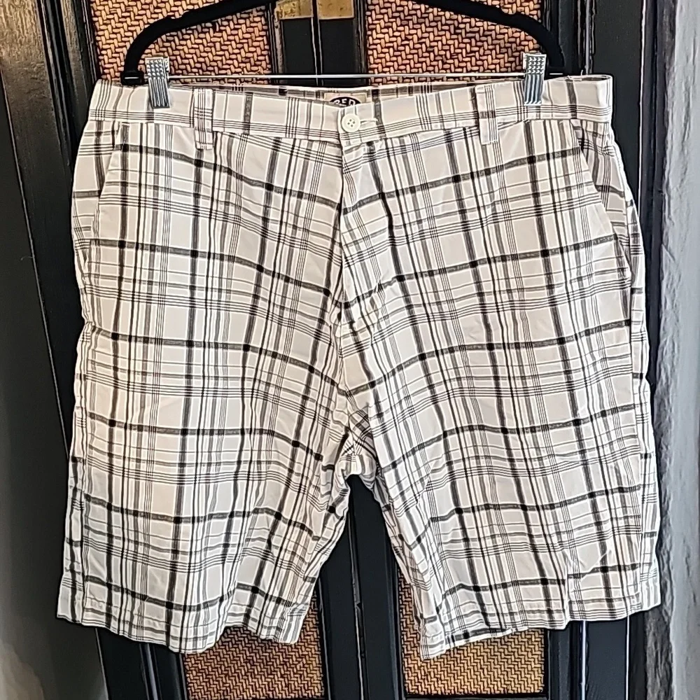 2 Pairs of Plaid Shorts - Picture 5 of 7